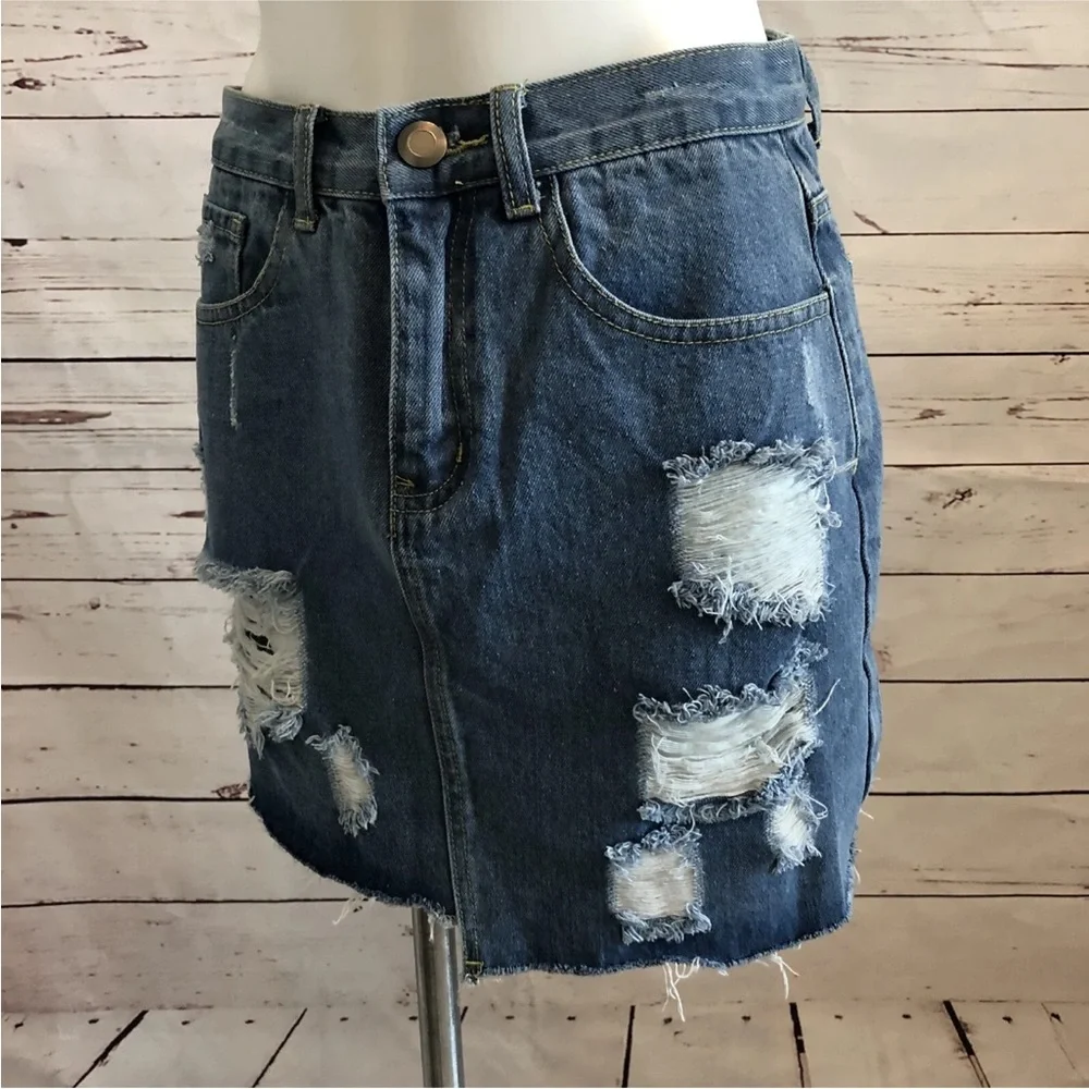 Boohoo Denim Mini Skirt SIZE 8 Destroyed Detail Uneven Raw Hem Medium Wash NWT